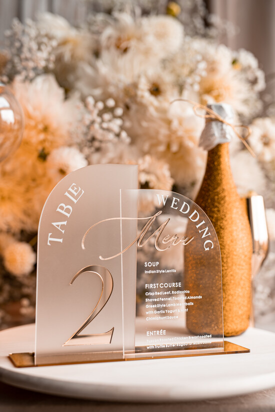 Numery na stół Akryl Zestaw na stół weselny złote numerki na stoły weselne, elegancka i nowoczesna forma karty dań na wes 01/SAT/nrSM