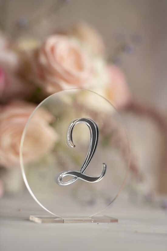 Numery na stół Akryl numerki na stoliki ślubne przezroczyste najpiekniejsze eleganckie  numerki na stoliki ślubne srebrne 10/akryl/nrs