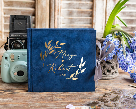 Księgi wpisów gości welurowe Księga w kolorze Granatowym, welurowa księga wpisów gości, złote napisy na okładce, księga glamour,  12/velWsM/kwg