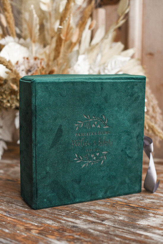 Księgi wpisów gości welurowe oryginalna księga gości na wesele, wybór koloru kartek, welurowa księga gości w pudełku, ciemnozielo 01/velalbZES/kwg