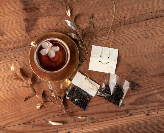 Fiolki i Saszetki Kawa i Herbata Saszetki prezenty od pary młodej dla gości weselnych zawierające herbatę lub kawę    22/gold/saszetka