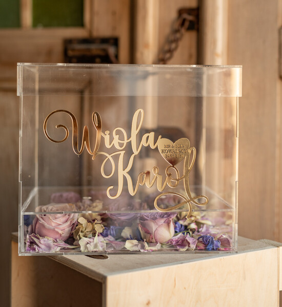 Pudełko na koperty  glamour Nowoczesna wyjątkowa kopertówka z przezroczystej plexi wesele glamour złote litery 5/akrylkwiaty/kopr