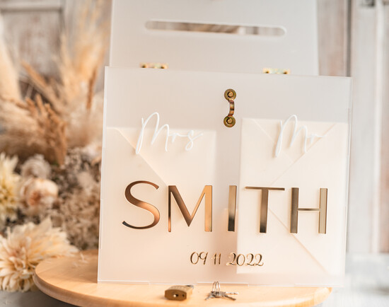 Pudełko na koperty  glamour satynowa akrylowa kopertówka na koperty, pudełko na koperty mlecznej pleksy, pomysł na pudełko na ko 01/ZLzes/koprSAT