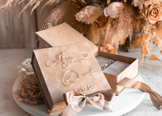 Pudełka Szkatułki na Obrączki glamour welurowa szkatułka na obrączki wasze imiona i data, welurowe pudełko na obrączki ślubne, eleganckie  01/velkiesz/szk