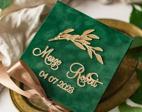 Pudełka Szkatułki na Obrączki glamour zielona welurowa szkatułka na obrączki wasze imiona i data, welurowe pudełko na obrączki ślubne, ele 27/pudVel/szk