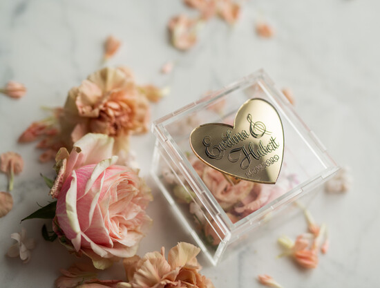 Pudełka Szkatułki na Obrączki glamour przezroczysta  szkatułka  pudełko pudełeczko na obrączki ślubne złote serce napisy wasze imiona i da 2/roszplex/szk