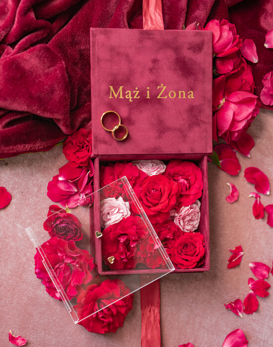 Pudełka Szkatułki na Obrączki glamour bordowa szkatułka na obrączki wasze imiona i data, welurowe pudełko na obrączki ślubne, eleganckie a 20/pudVel/szk