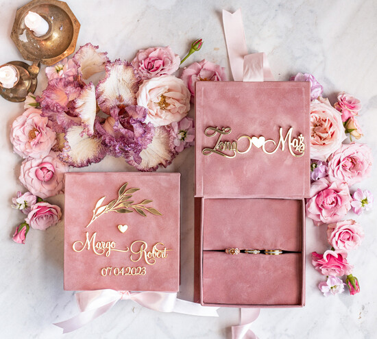 Pudełka Szkatułki na Obrączki glamour welurowa szkatułka na obrączki wasze imiona i data, welurowe pudełko na obrączki ślubne, eleganckie  07/pudvel/szk