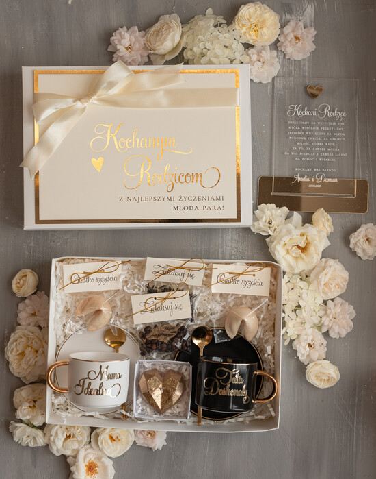 Prezenty, Podziękowania dla Rodziców zestawy prezentowe kubki filiżanki pomysł na prezent dla Rodziców na weselu, filiżanki biała i czarna dla Rodziców, prezent dla Rodzicó 09/boxFILn/Rodzice