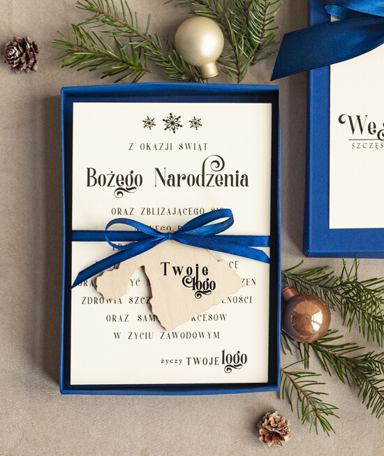 Kartki świąteczne z logo firmy kartka pudełko Biznesowe kartki świąteczne z logo w pudełku z bombką czapka mikołaja na choinkę- drewniane zawieszk 12/pudZW/ksw