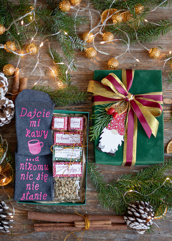 Prezenty oferta dla Firm zestawy skarpetki, koszulki z nadrukiem prezenty biznesowe z logo firmy, Prezent dla Pracownika śmieszne skarpety, welurowe pudełko na preze 02/skarwelM/swieta