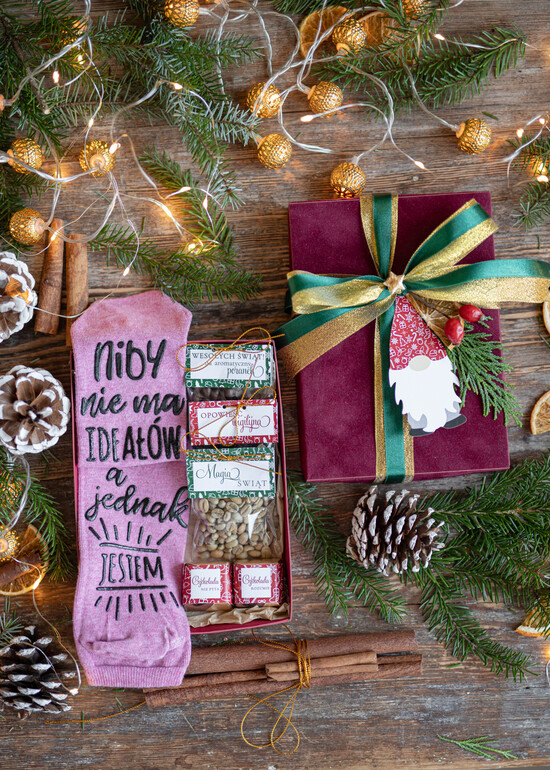 Prezenty oferta dla Firm zestawy skarpetki, koszulki z nadrukiem prezenty dla wymagających zestawy dla firm z logo skarpetki w eleganckim pudełku     06/logoSwelur/swieta