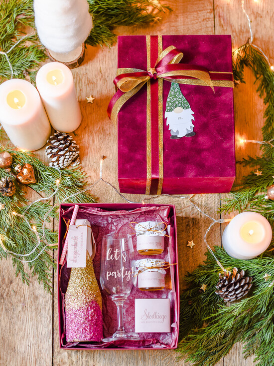 prezenty dla niej zestawy do grzańca pomysł na prezent dla żony kieliszek z grawerem z brokatową butelką  05/szampan/WNO