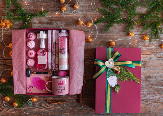 prezenty dla niej zestawy kosmetyczne  gadżet pomysł na święta dla koleżanki, zestaw kosmetyków do kąpieli 08/roza/ZK