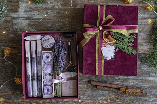 prezenty dla niej zestawy kosmetyczne  gadżety dla dziewczyny na święta zestaw kosmetyków do kąpieli z lawendą  09/kos/ZK