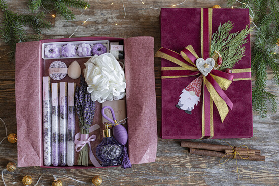 prezenty dla niej zestawy kosmetyczne  pomysł na praktyczny prezent dla mamy pod choinkę, zestaw prezentowy aromatrapia kapielowa 12/kos/ZK