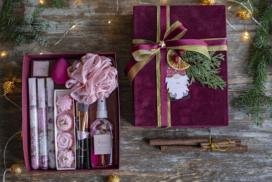 prezenty dla niej zestawy kosmetyczne  romantyczny prezent dla żony na święta, aromatyczny zestaw prezentowy 10/kos/ZK