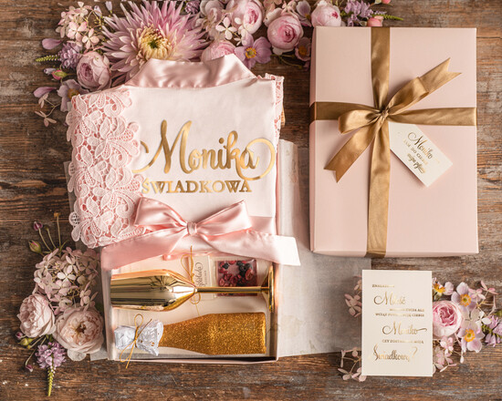 Prezenty dla świadków boxy prezentowe dla Świadkowej, prośba o świadkowanie  prośba o świadkowanie pomysł na prezent dla świadkowej złoty kieliszek, szlafrok z koronką dla świad 27/boxSZLkorD/swiadkowa