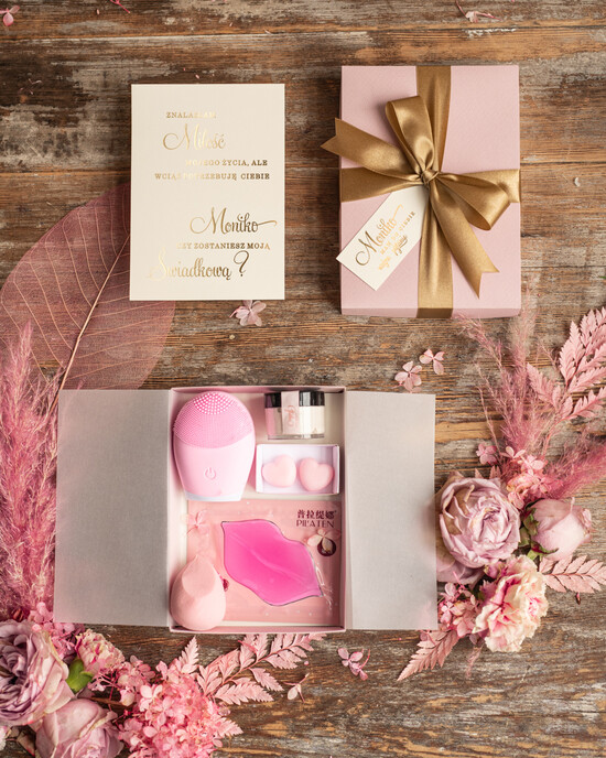 Prezenty dla świadków boxy prezentowe dla Świadkowej, prośba o świadkowanie  Pudełko  PROŚBA o Świadkowanie Box dla świadkowej. Złoty  Zestaw Prezentowy czy zostaniesz moją świa 05/pudkosM/boxswiad