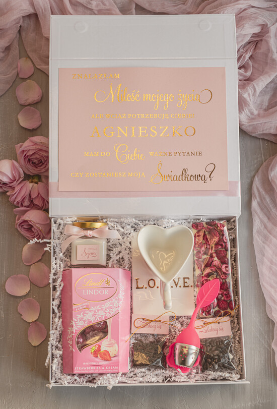 Prezenty dla świadków boxy prezentowy dla Świadkowej, prośba o świadkowanie  pomysł na prośbę o świadkowanie filiżanka serce, prezent dla świadkowej zestaw kosmetyków, kubek dla 13/boxNow/swiadkowa
