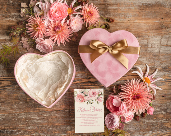 Prezenty dla Babci i Dziadka Prezenty dla Babci prezent z okazji urodzin dla babci Pudełko Welurowe Serce na Prezent z okazji dnia babci  05/box/DLABABCI