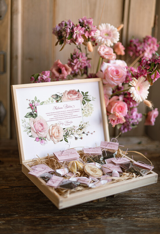 Prezenty dla Babci i Dziadka Prezenty dla Babci Prezent na Dzień Babci Bombonierka w drewnianej skrzyneczce z dedykcją   01/drewS/drewPud