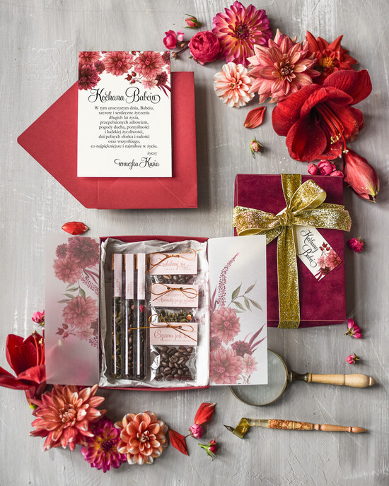 Prezenty dla Babci i Dziadka Prezenty dla Babci Prezent Dla Babci Pudełeczko Kawa i Herbata Kartka na Dzień Babci życzenia dla Babci w Pudełku 03/Bordo/lakociePudM