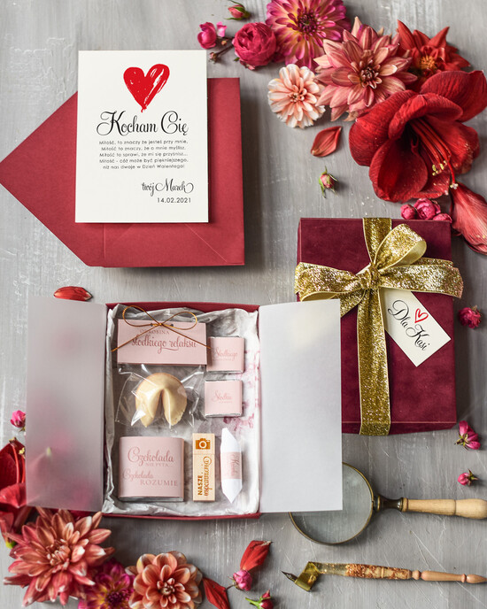 Walentynki prezent na walentynki dla Niej   prezent dla niej welurowe pudełko z czekoladkami i pendrive na wspólne zdjęcia  08/minipudwel/WalentynkiG