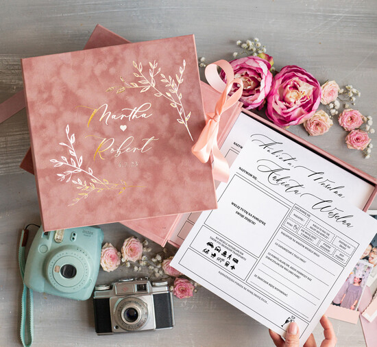 Ankiety weselne ankiety w pudełkach  Welurowa księga wpisów gości w formie ankiety weselnej, porady dla Młodych, zdjęcia gości, Ankiety w 06/ankwel/ankieta