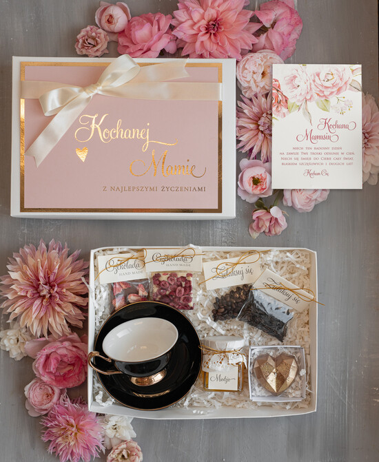 Prezenty dla Mamy zestawy w welurowych i ozdobnych pudełkach  Fajne pomysły na prezent z okazji Dnia Mamy, co kupić na Dzień Mamy, box prezentowy dla mamy, zestaw 01/boxFn/DLAMAMY
