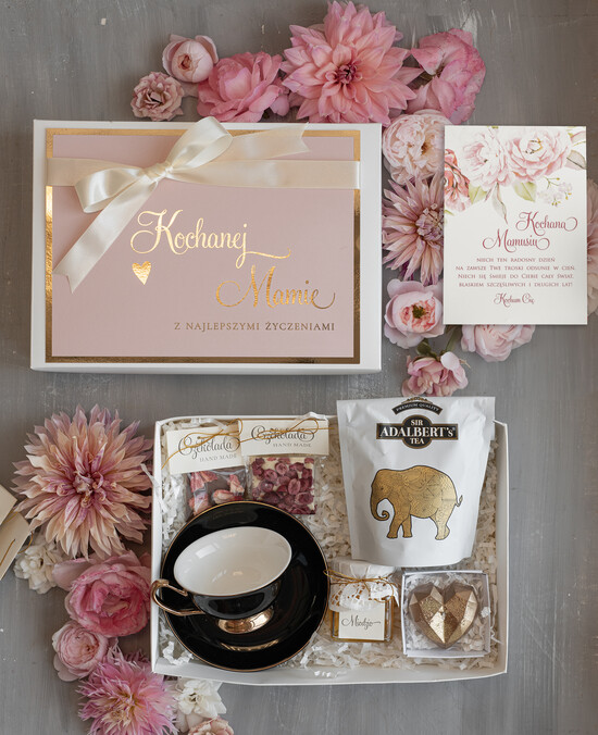 Prezenty dla Mamy zestawy w welurowych i ozdobnych pudełkach  Pomysł na prezent z okazji Dnia Mamy, jaki prezent kupić na Dzień Mamy, boxy prezentowe dla mamy, ze 02/boxFn/DLAMAMY