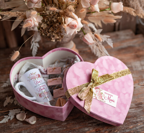 Prezenty dla Mamy zestawy w welurowych i ozdobnych pudełkach  pomysł na prezent z okazji dnia mamy welurowe pudełko z dedykacją i kubkiem z twoim nadrukiem  01/serceK/DLAMAMY