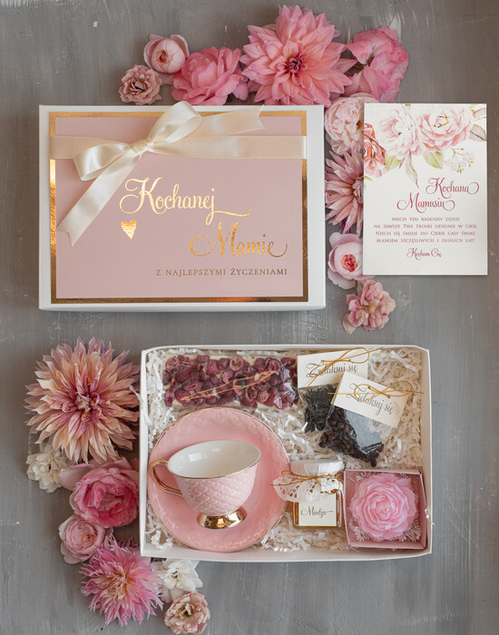 Prezenty dla Mamy zestawy w welurowych i ozdobnych pudełkach  Wyjątkowe prezenty dla Mamy, zastawy prezentowe z filiżanką dla mamy, box z okazji dnia mamy z filiż 13/boxFn/DLAMAMY