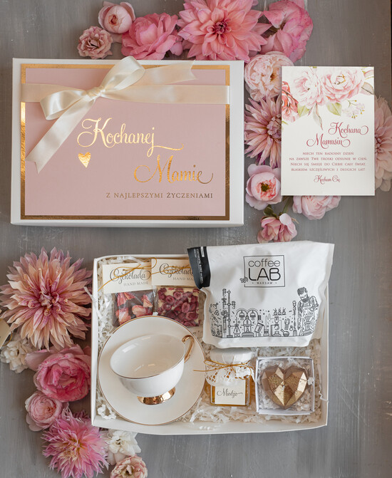 Prezenty dla Mamy zestawy w welurowych i ozdobnych pudełkach  prezent urodzinowy dla Mamy, Fajne pomysły na prezent z okazji Dnia Mamy, co kupić na Dzień Mamy, bo 05/boxFn/DLAMAMY