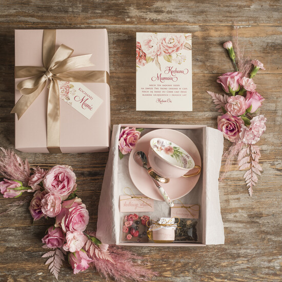 Prezenty dla Mamy zestawy w welurowych i ozdobnych pudełkach  pomysł na prezent dla mamy pudełko z  filiżanką prezent na dzień Matki piekna filizanka 03/pudFilSR/DLAMAMY