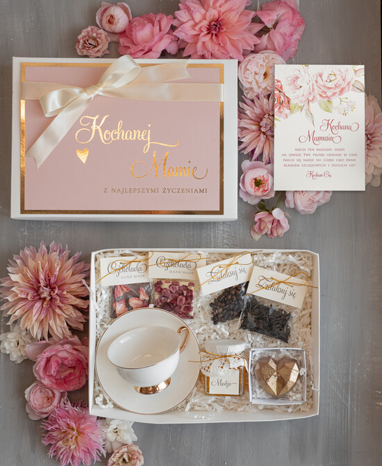 Prezenty dla Mamy zestawy w welurowych i ozdobnych pudełkach  prezent urodzinowy dla Mamy, Fajne pomysły na prezent z okazji Dnia Mamy, co kupić na Dzień Mamy, bo 06/boxFn/DLAMAMY