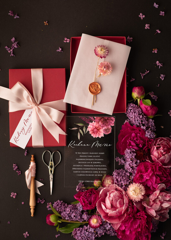 Prezenty dla Mamy kartki i magnesy na lodówkę z życzeniami  Pomysł prezent dla Mamy, Kartka z zyczeniami na Dzień Mamy w pudełeczku z lakiem i kwiatkami  05/MamaPUD/DLAMAMY