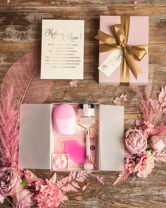 Prezenty dla Mamy Zestawy kosmetyczne  pomysł na prezent dla Mamy na urodziny małe pudełko z masażerem do twarzy   04/pudkosM/DLAMAMY