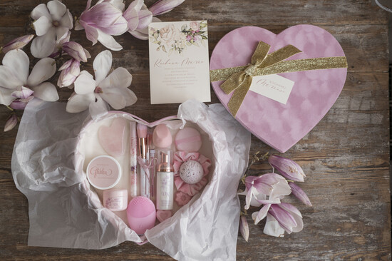 Prezenty dla Mamy Zestawy kosmetyczne   Najpiękniejszy Prezent na dzien Mamy Zestaw Kosmetyków Naturalnych w Sercu 04/pudkosEX/DLAMAMY