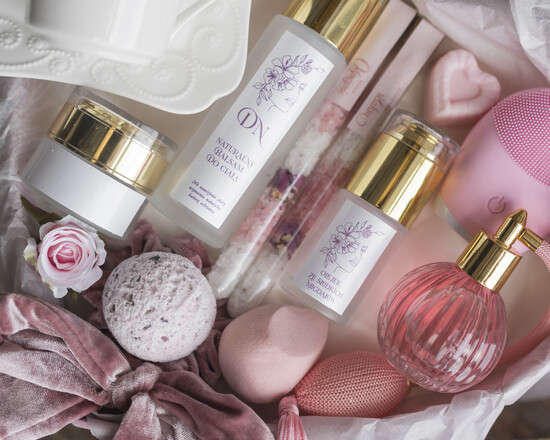 Prezenty dla Mamy Zestawy kosmetyczne   Najpiękniejszy Prezent na dzien Mamy Zestaw Kosmetyków Naturalnych w Sercu z filizanką 02/pudkosEX/DLAMAMY