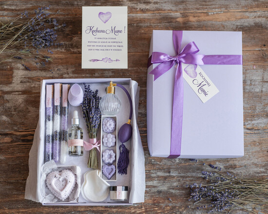 Prezenty dla Mamy Zestawy kosmetyczne  Pomysł na Prezent dla Mamy Lawendowy Zestaw Kosmetyków  Woda perfumowana Praktyczny Upominek dla Mam 01/pudLaVkosD/DLAMAMY