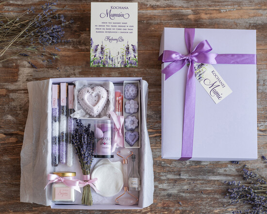 Prezenty dla Mamy Zestawy kosmetyczne  Praktyczny  pomysł na prezent na dzień Matki- naturalne mydła box kosmetyczny dla mamy na urodziny 02/pudLaVkosD/DLAMAMY