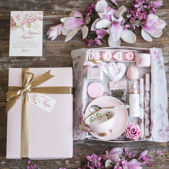 Prezenty dla Mamy Zestawy kosmetyczne  wyjątkowy prezent na dzień mamy zestaw kosmetyków i fliżanka ze spodkiem i łyżeczką dla mamy 03/KosFilD/DLAMAMY