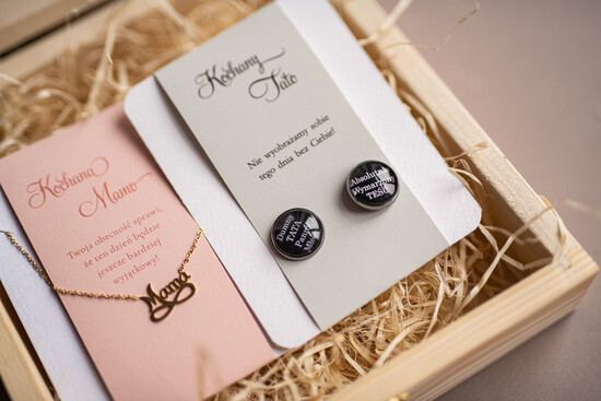 Zaproszenia dla Rodziców  zaproszenia dla Rodziców  zaproszenia ślubne dla Rodziców- Prezent spinki i naszyjnik -  drewniana skrzynka złoty napis 01/drewP/zr