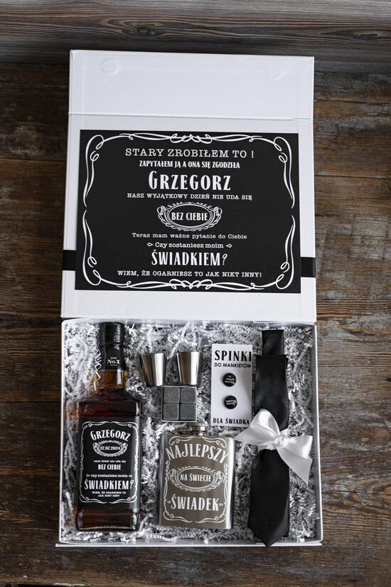 Prezenty dla świadków boxy prezentowe dla Świadka  zestaw prezentowy czy zostaniesz moim świadkiem, etykieta na butelkę, GIFTBOXB DLA ŚWIADKA ZE SPINKA 02/boxNowS/swiadek