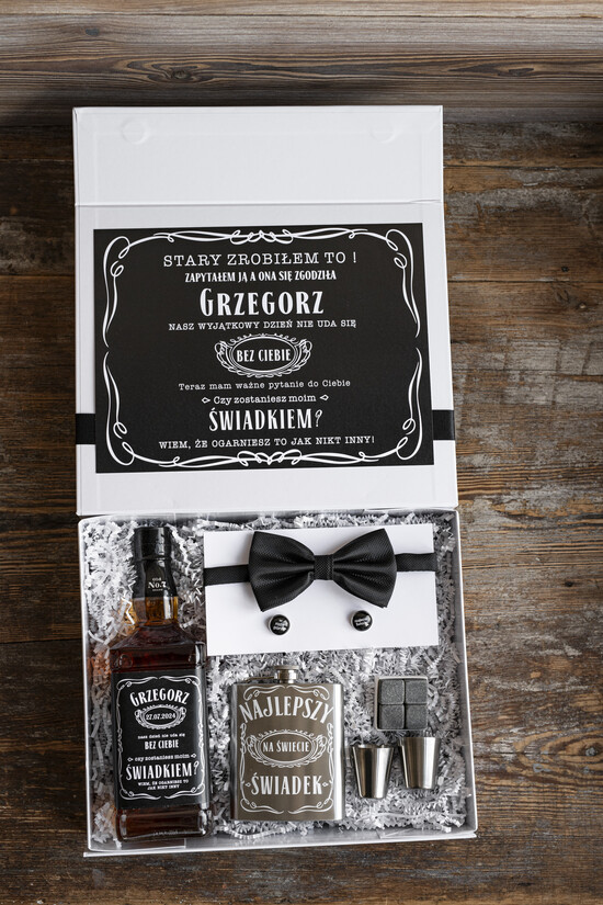 Prezenty dla świadków boxy prezentowe dla Świadka  zestaw prezentowy czy zostaniesz moim świadkiem, etykieta na butelkę, GIFTBOXB DLA ŚWIADKA ZE SPINKA 01/boxNowS/swiadek