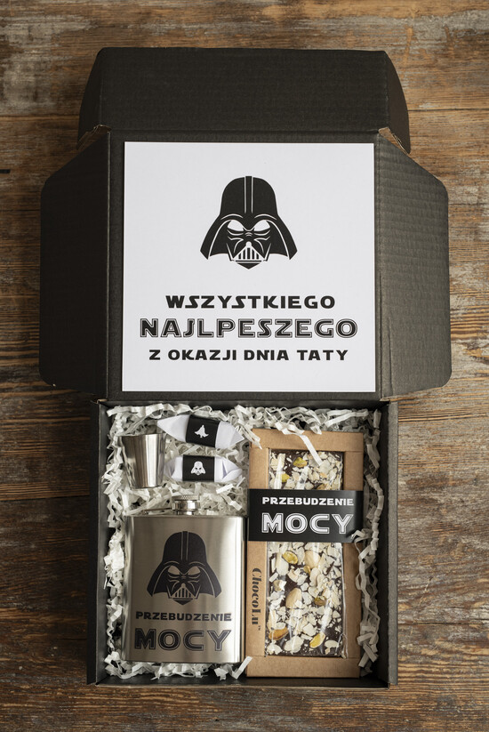 Prezenty dla Taty dzien ojca zestawy dla Taty Pomysł na prezent z okazji dnia Ojca, pudełko prezentowe z  piersiówką, tematyczne prezenty dla Taty 04/boxKar/Tata