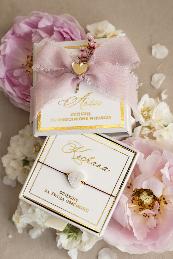 Prezenty dla świadków bransoletki i biżuteria dla świadkowej  Podziękowanie prezent dla świadkowej bransoletka z serduszkiem- Bransoletka szczęścia w ozdobnym pud 07/pudK/PodzSwBranso