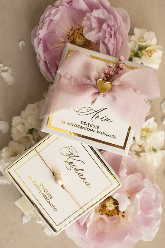 Prezenty dla świadków bransoletki i biżuteria dla świadkowej  Podziękowanie prezent dla świadkowej bransoletka z perłą- Bransoletka szczęścia w ozdobnym pudełeczk 01/pudK/PodzSwBranso