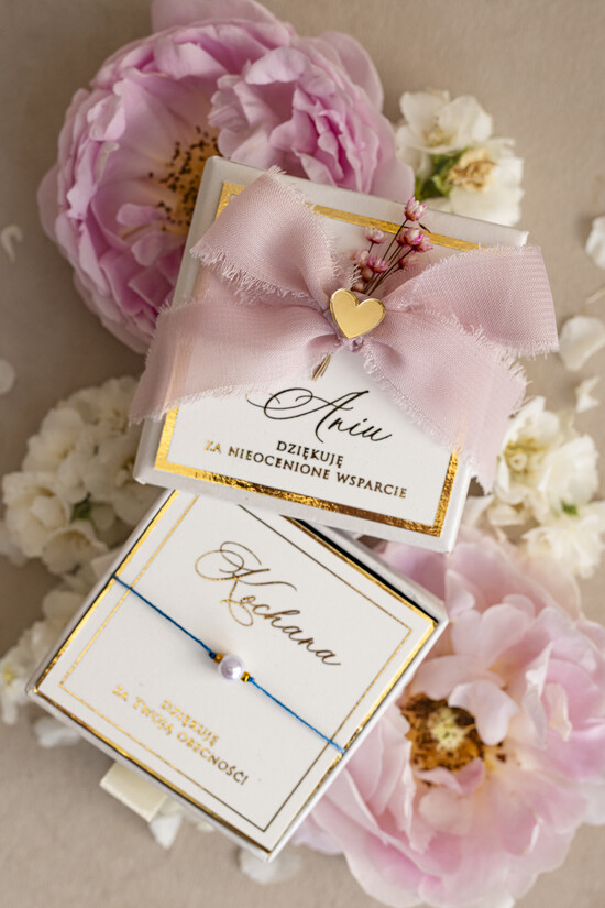 Prezenty dla świadków bransoletki i biżuteria dla świadkowej  Podziękowanie prezent dla świadkowej bransoletka z perłą- Bransoletka szczęścia w ozdobnym pudełeczk 04/pudK/PodzSwBranso